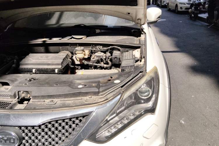 Used BYD Tang New Energy 2015 2.0T Four-Wheel-Drive Flagship Model Engine Bay Left