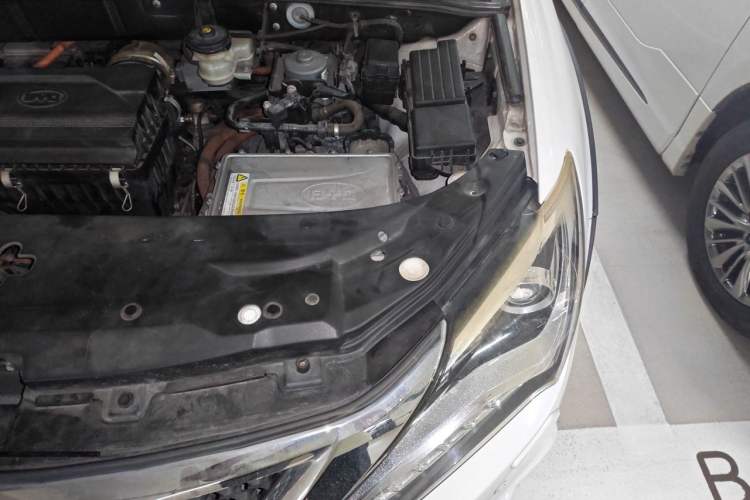 Used BYD Tang New Energy 2015 2.0T Four-Wheel-Drive Flagship Model Engine Bay Left