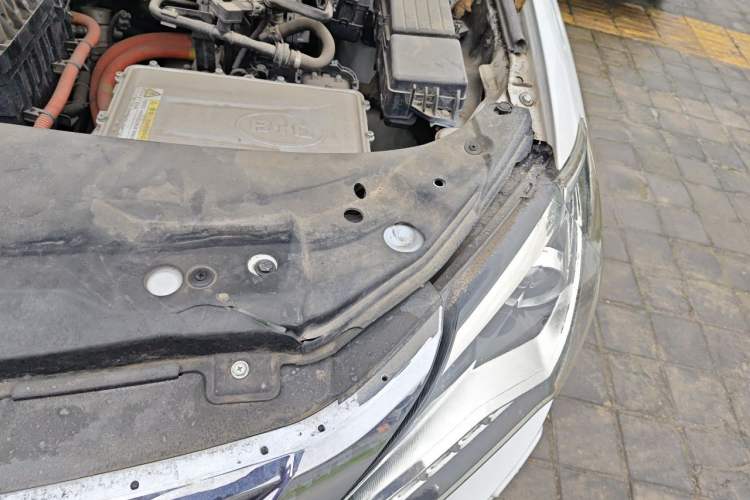 Used BYD Tang New Energy 2015 2.0T Four-Wheel-Drive Flagship Model Engine Bay Left