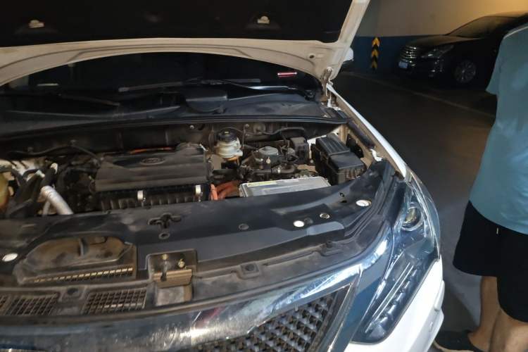 Used BYD Tang New Energy 2015 2.0T Four-Wheel-Drive Flagship Model Engine Bay Left