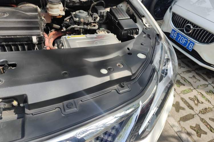 Used BYD Tang New Energy 2015 2.0T Four-Wheel-Drive Flagship Model Engine Bay Left