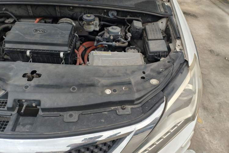 Used BYD Tang New Energy 2015 2.0T Four-Wheel-Drive Flagship Model Engine Bay Left