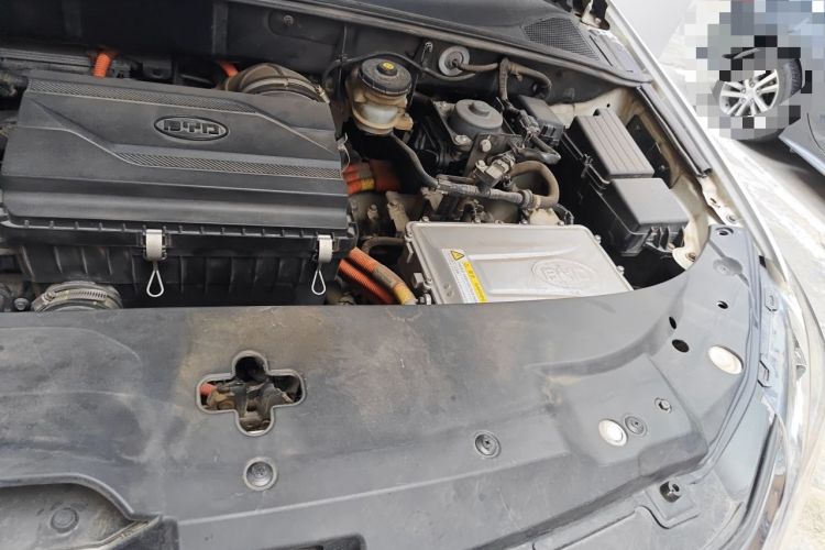 Used BYD Tang New Energy 2015 2.0T Four-Wheel-Drive Flagship Model Engine Bay Left