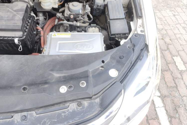 Used BYD Tang New Energy 2015 2.0T Four-Wheel-Drive Flagship Model Engine Bay Left