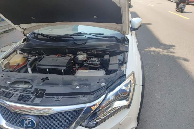 Used BYD Tang New Energy 2015 2.0T Four-Wheel-Drive Flagship Model Engine Bay Left
