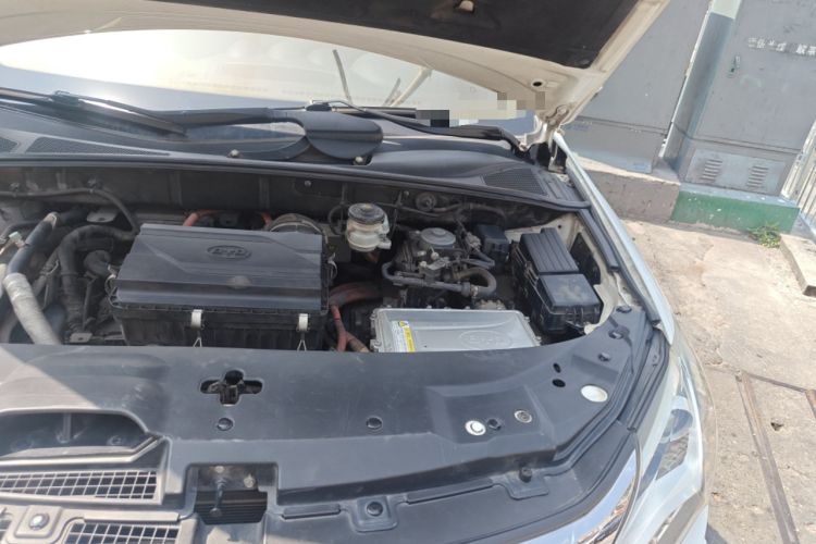 Used BYD Tang New Energy 2015 2.0T Four-Wheel-Drive Flagship Model Engine Bay Left