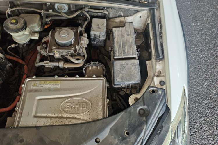 Used BYD Tang New Energy 2015 2.0T Four-Wheel-Drive Flagship Model Engine Bay Left