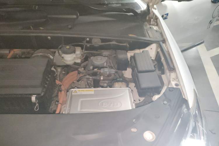 Used BYD Tang New Energy 2015 2.0T Four-Wheel-Drive Flagship Model Engine Bay Left
