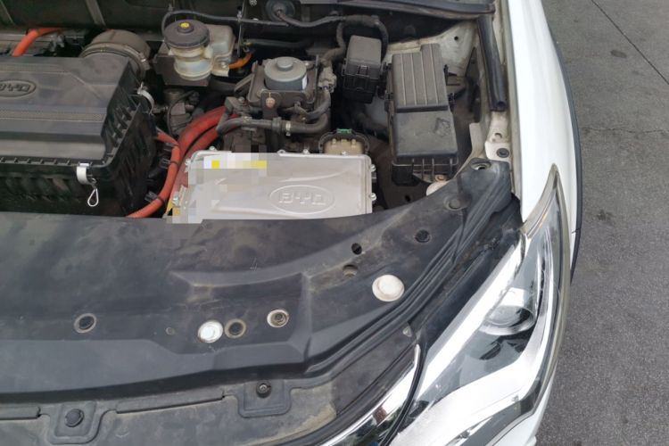 Used BYD Tang New Energy 2015 2.0T Four-Wheel-Drive Flagship Model Engine Bay Left