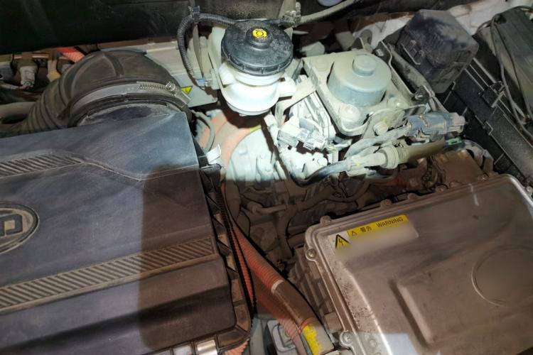 Used BYD Tang New Energy 2015 2.0T Four-Wheel-Drive Flagship Model Engine Bay Left