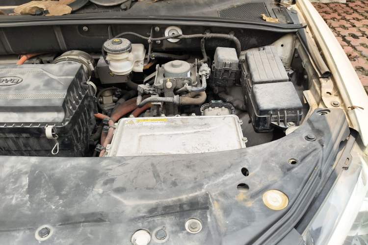 Used BYD Tang New Energy 2015 2.0T Four-Wheel-Drive Flagship Model Engine Bay Left