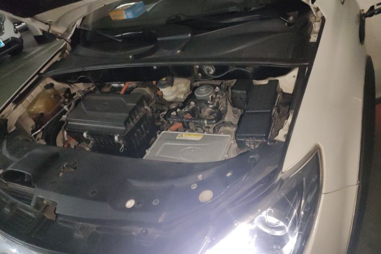Used BYD Tang New Energy 2015 2.0T Four-Wheel-Drive Flagship Model Engine Bay Left
