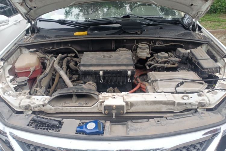 Used BYD Tang New Energy 2015 2.0T Four-Wheel-Drive Flagship Model Engine Bay