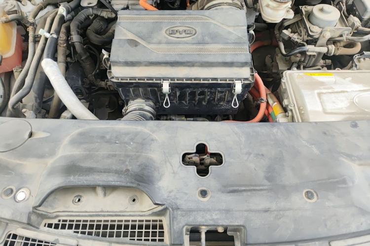 Used BYD Tang New Energy 2015 2.0T Four-Wheel-Drive Flagship Model Engine Bay