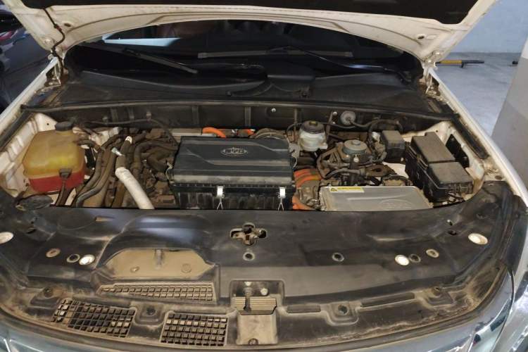 Used BYD Tang New Energy 2015 2.0T Four-Wheel-Drive Flagship Model Engine Bay