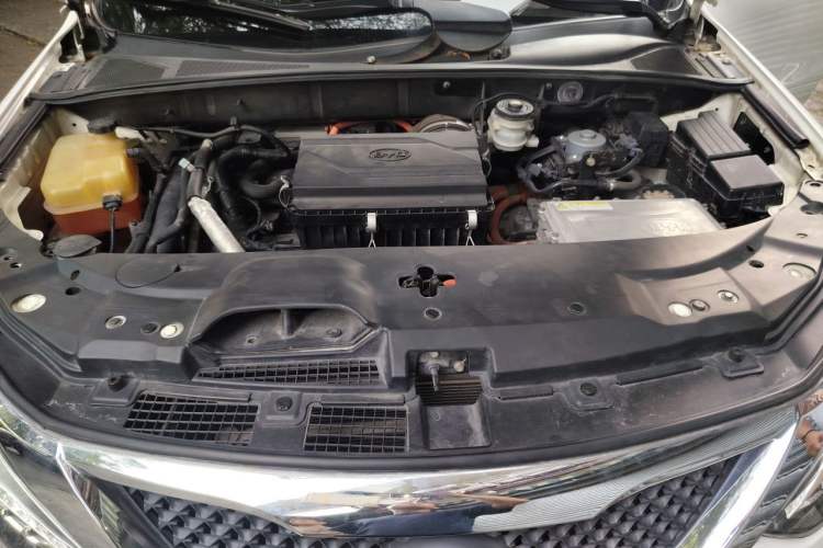 Used BYD Tang New Energy 2015 2.0T Four-Wheel-Drive Flagship Model Engine Bay