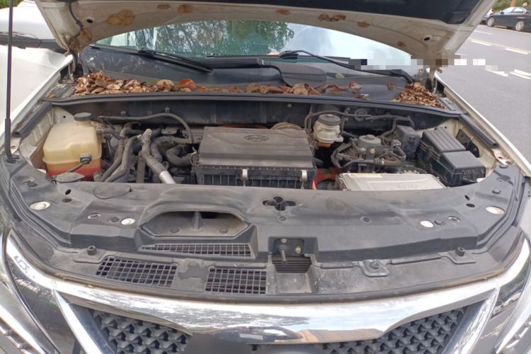 Used BYD Tang New Energy 2015 2.0T Four-Wheel-Drive Flagship Model Engine Bay