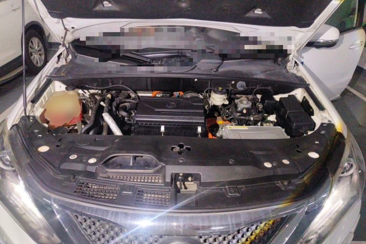 Used BYD Tang New Energy 2015 2.0T Four-Wheel-Drive Flagship Model Engine Bay