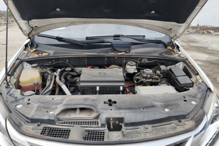 Used BYD Tang New Energy 2015 2.0T Four-Wheel-Drive Flagship Model Engine Bay