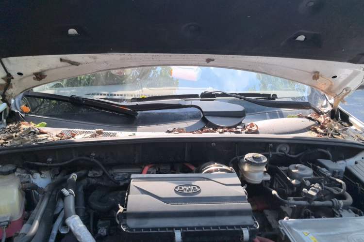 Used BYD Tang New Energy 2015 2.0T Four-Wheel-Drive Flagship Model Engine Bay