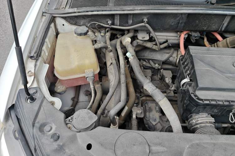 Used BYD Tang New Energy 2015 2.0T Four-Wheel-Drive Flagship Model Engine Bay Right
