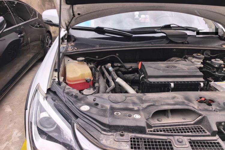 Used BYD Tang New Energy 2015 2.0T Four-Wheel-Drive Flagship Model Engine Bay Right