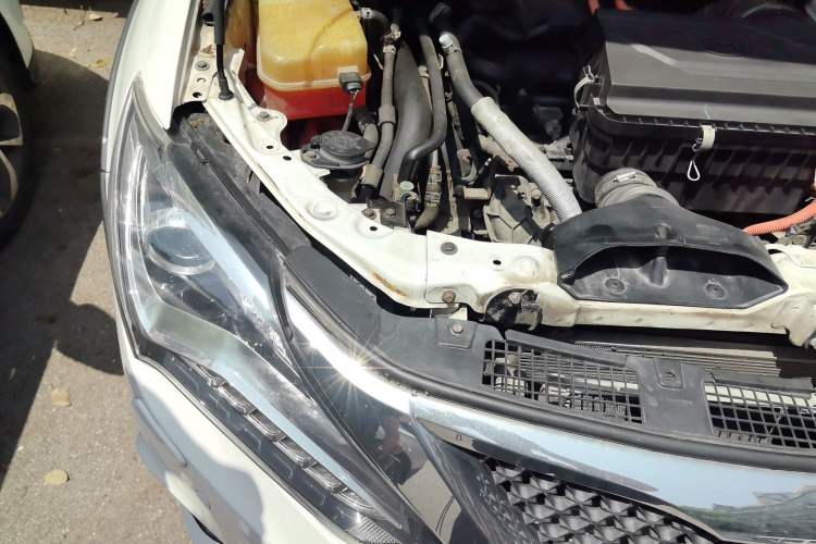 Used BYD Tang New Energy 2015 2.0T Four-Wheel-Drive Flagship Model Engine Bay Right