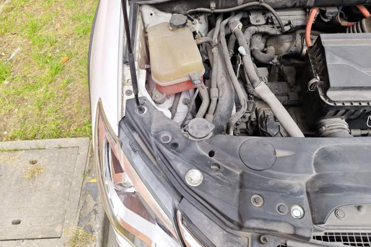 Used BYD Tang New Energy 2015 2.0T Four-Wheel-Drive Flagship Model Engine Bay Right