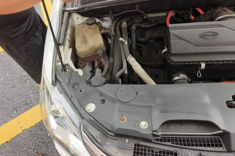 Used BYD Tang New Energy 2015 2.0T Four-Wheel-Drive Flagship Model Engine Bay Right
