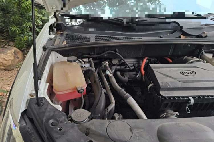 Used BYD Tang New Energy 2015 2.0T Four-Wheel-Drive Flagship Model Engine Bay Right
