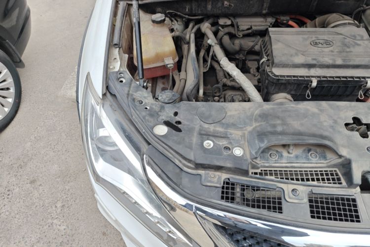 Used BYD Tang New Energy 2015 2.0T Four-Wheel-Drive Flagship Model Engine Bay Right