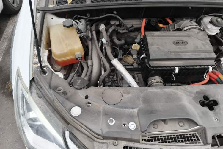 Used BYD Tang New Energy 2015 2.0T Four-Wheel-Drive Flagship Model Engine Bay Right