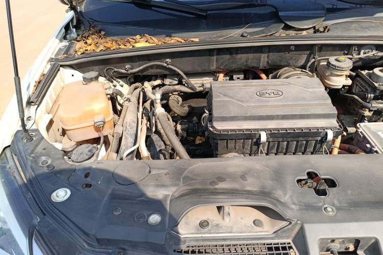 Used BYD Tang New Energy 2015 2.0T Four-Wheel-Drive Flagship Model Engine Bay Right