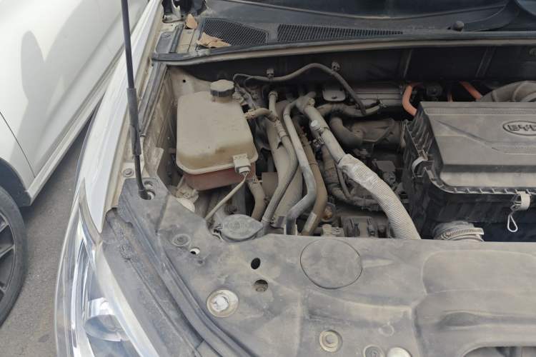 Used BYD Tang New Energy 2015 2.0T Four-Wheel-Drive Flagship Model Engine Bay Right