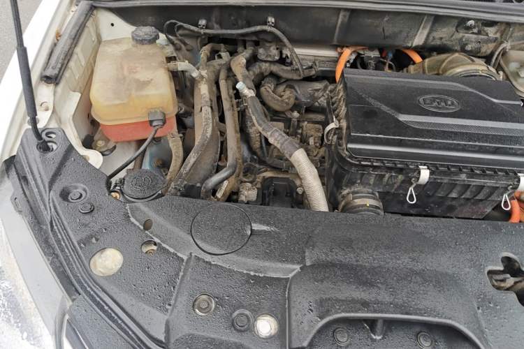 Used BYD Tang New Energy 2015 2.0T Four-Wheel-Drive Flagship Model Engine Bay Right
