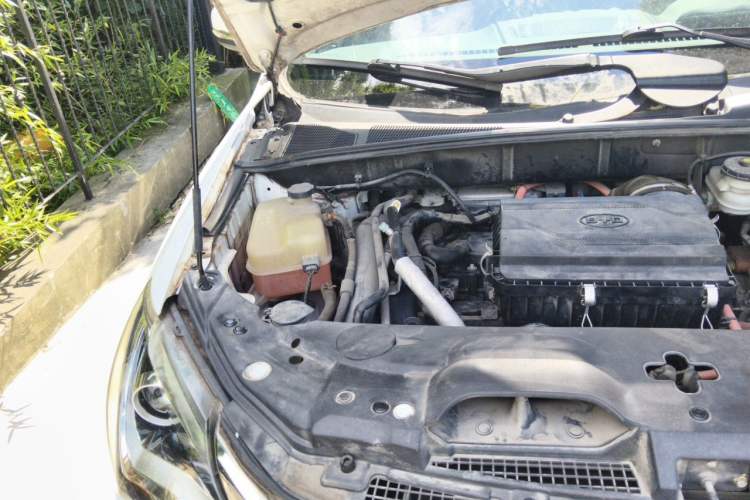 Used BYD Tang New Energy 2015 2.0T Four-Wheel-Drive Flagship Model Engine Bay Right