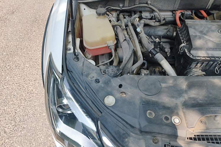 Used BYD Tang New Energy 2015 2.0T Four-Wheel-Drive Flagship Model Engine Bay Right