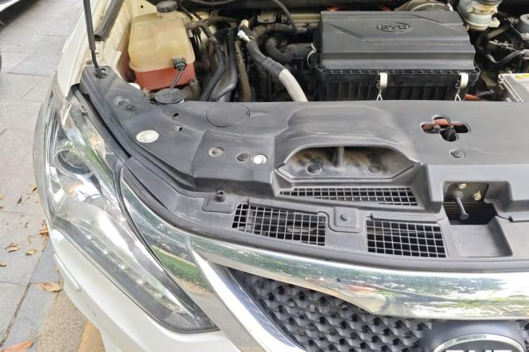 Used BYD Tang New Energy 2015 2.0T Four-Wheel-Drive Flagship Model Engine Bay Right
