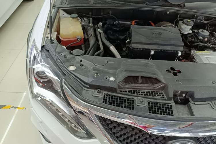 Used BYD Tang New Energy 2015 2.0T Four-Wheel-Drive Flagship Model Engine Bay Right