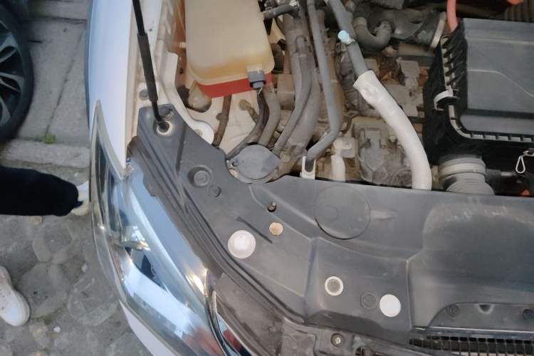 Used BYD Tang New Energy 2015 2.0T Four-Wheel-Drive Flagship Model Engine Bay Right