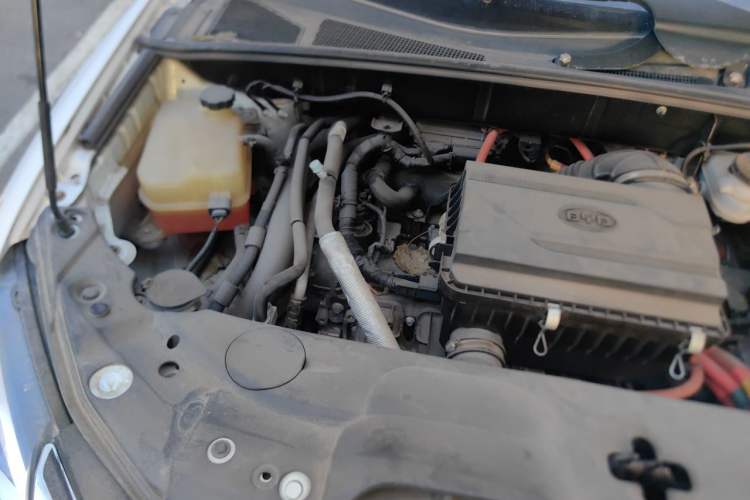 Used BYD Tang New Energy 2015 2.0T Four-Wheel-Drive Flagship Model Engine Bay Right