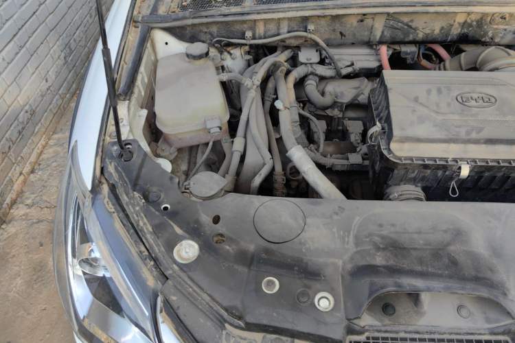 Used BYD Tang New Energy 2015 2.0T Four-Wheel-Drive Flagship Model Engine Bay Right