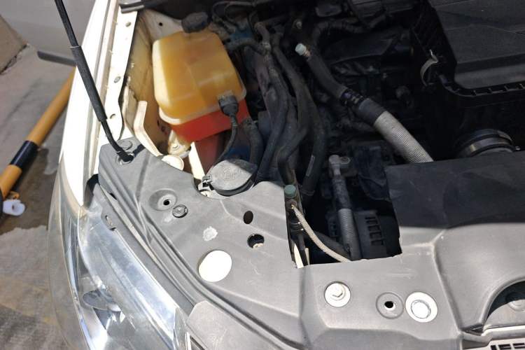 Used BYD Tang New Energy 2015 2.0T Four-Wheel-Drive Flagship Model Engine Bay Right