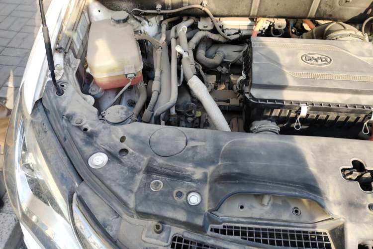 Used BYD Tang New Energy 2015 2.0T Four-Wheel-Drive Flagship Model Engine Bay Right