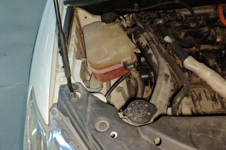 Used BYD Tang New Energy 2015 2.0T Four-Wheel-Drive Flagship Model Engine Bay Right