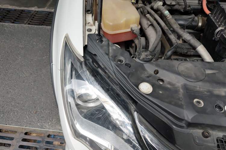 Used BYD Tang New Energy 2015 2.0T Four-Wheel-Drive Flagship Model Engine Bay Right