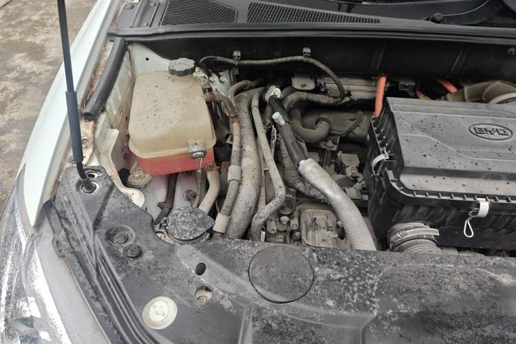 Used BYD Tang New Energy 2015 2.0T Four-Wheel-Drive Flagship Model Engine Bay Right