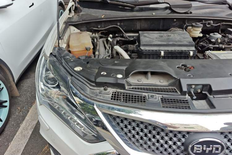 Used BYD Tang New Energy 2015 2.0T Four-Wheel-Drive Flagship Model Engine Bay Right