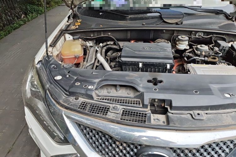 Used BYD Tang New Energy 2015 2.0T Four-Wheel-Drive Flagship Model Engine Bay Right
