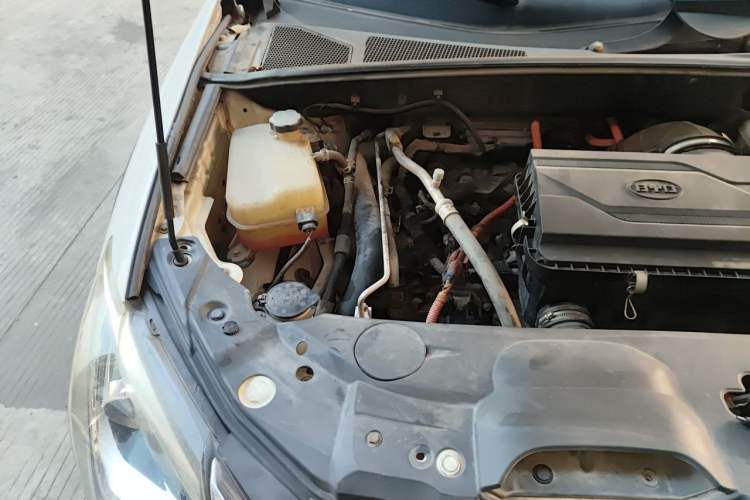Used BYD Tang New Energy 2015 2.0T Four-Wheel-Drive Flagship Model Engine Bay Right